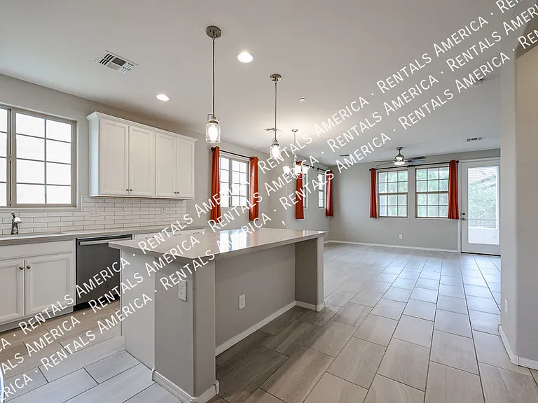 1701 E Dogwood Ln — Photo 10