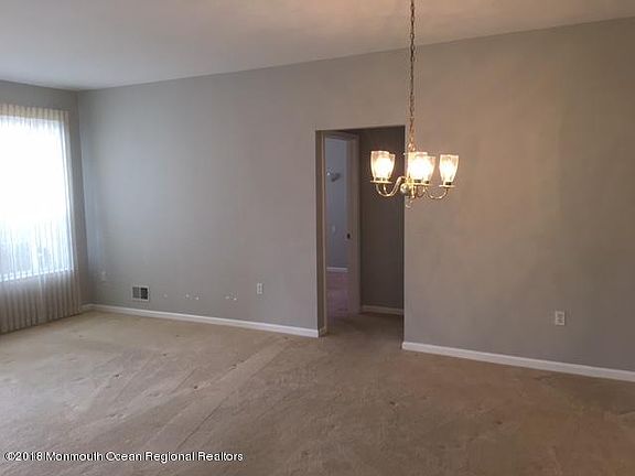 5th image of 7 Sunnybrook Ln #100D