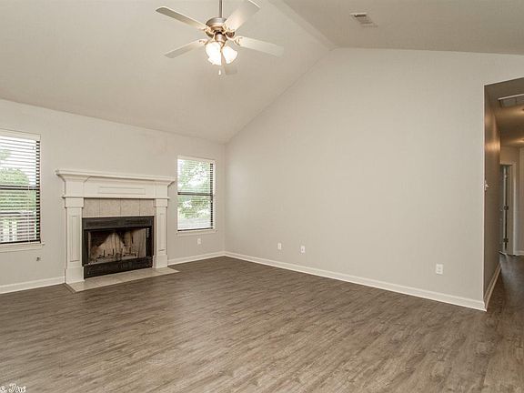 3rd image of 105 Blue Jay Dr