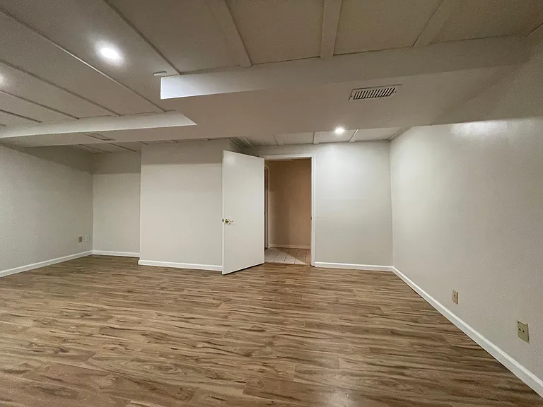 6259 Rosewood St — Photo 34