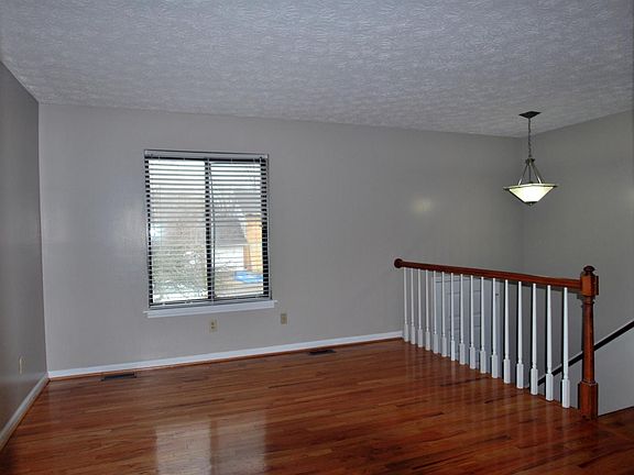 3rd image of 463 Grayson Lake Dr