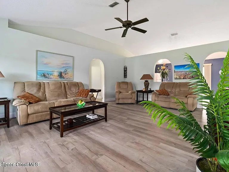 308 Tamarind Cir NW — Photo 4