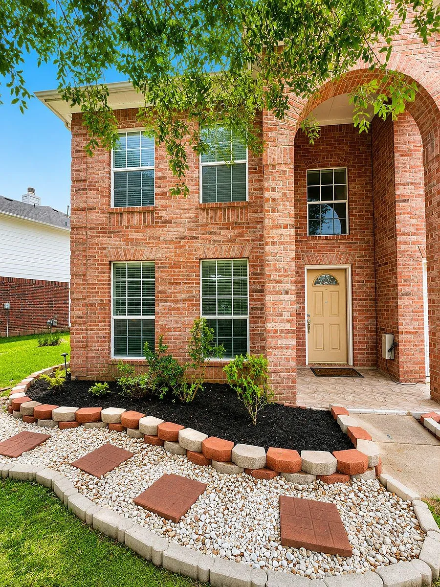 Building Photo - 16126 Flatridge Ct