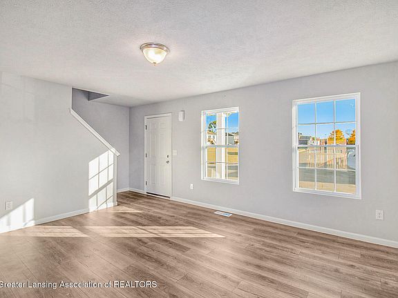 3rd image of 632 Saint Andrews Dr