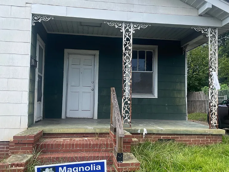 276 Finley St — Photo 3