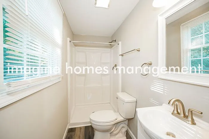705 Fairfax Dr — Photo 10