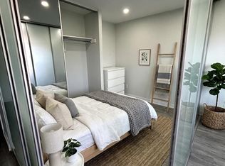 15 Walmer Rd #406, Toronto, ON M5R 2X1