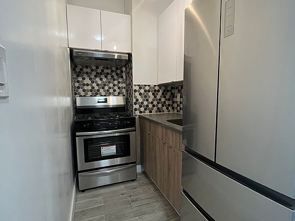3rd image of 685 Saint Marks Ave #2R
