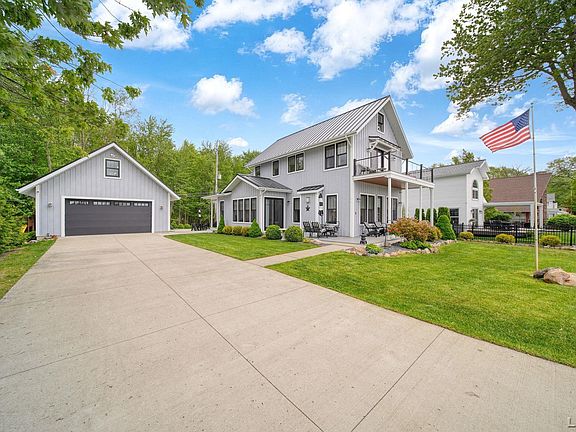 3rd image of 3493 Round Lake Hwy