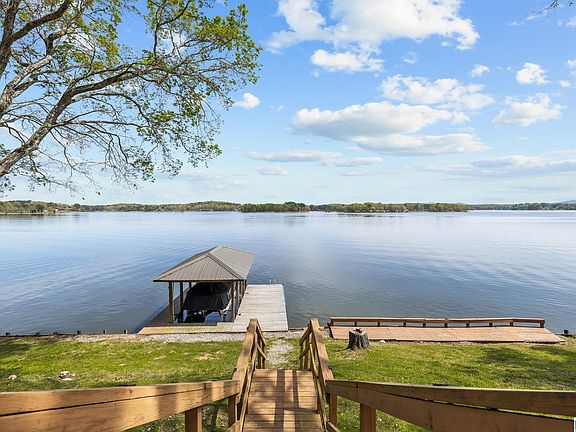 3rd image of 1110 Lakeside Dr
