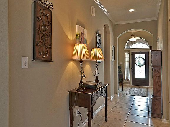 The 18" Tile begins in the entryway and runs through much of the home.