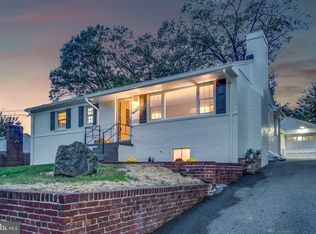 2000 N Woodstock St, Arlington, VA 22207