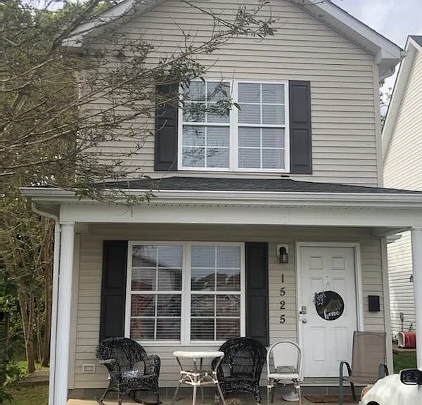 1525 Kenton St — Photo 1