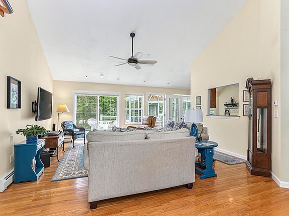 3rd image of 5 Long Cove Drive