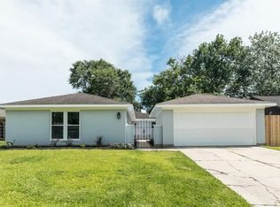 2311 Colonial Ct S, League City, TX 77573