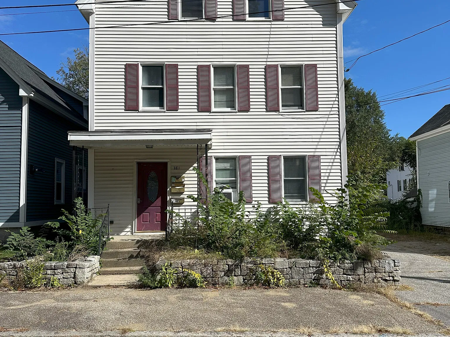 381 Thornton St — Photo 2