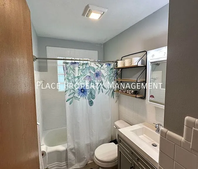 2148 Rowe Ave NE — Photo 5