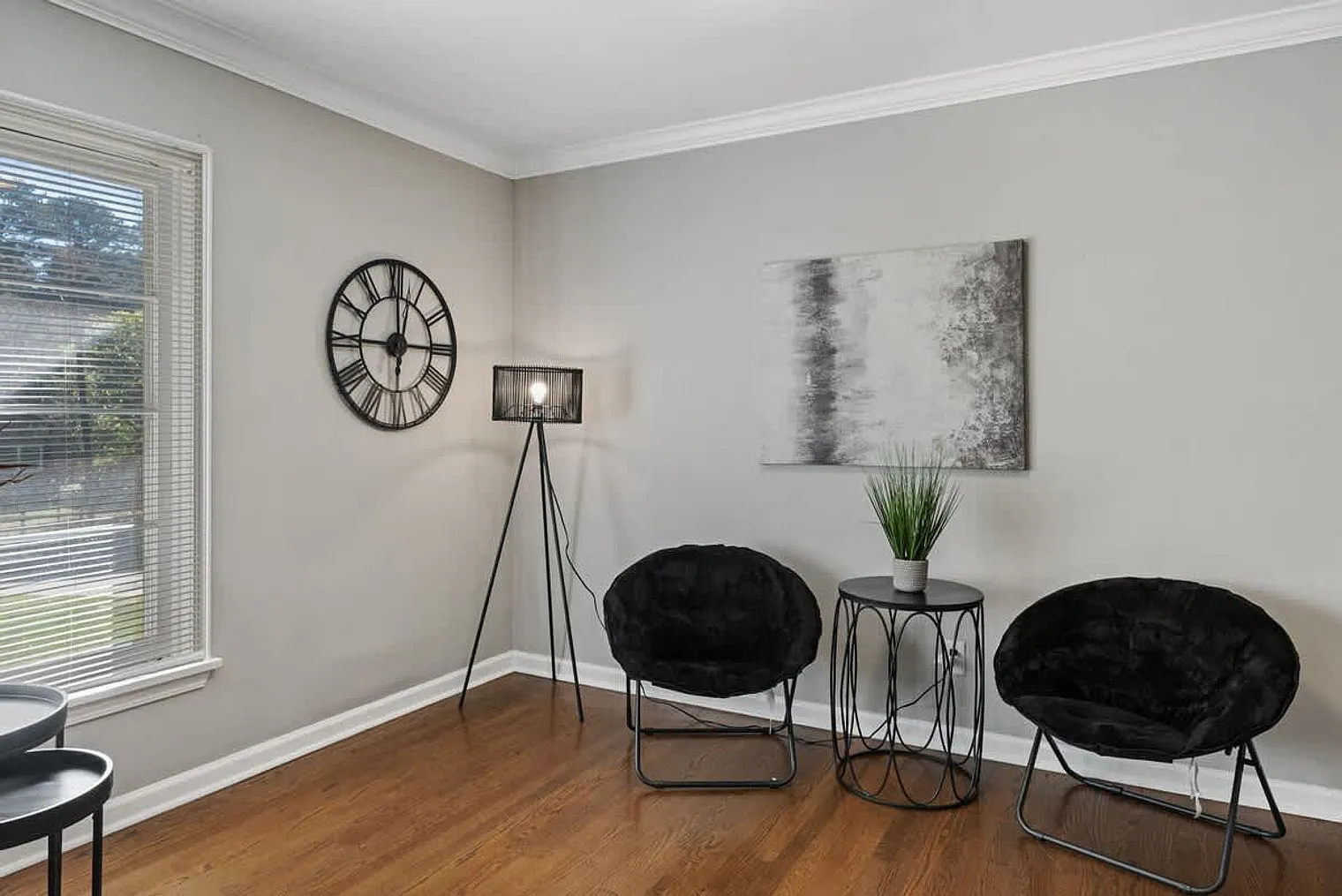 4 bed, 2.0 bath, 2066 sqft, $3,735 — Photo 4