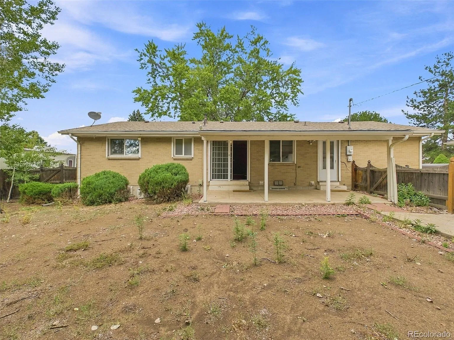 4 bed, 2.0 bath, 1401 sqft, $3,545 — Photo 3