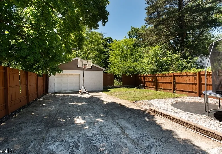 138 Jerome Pl — Photo 26