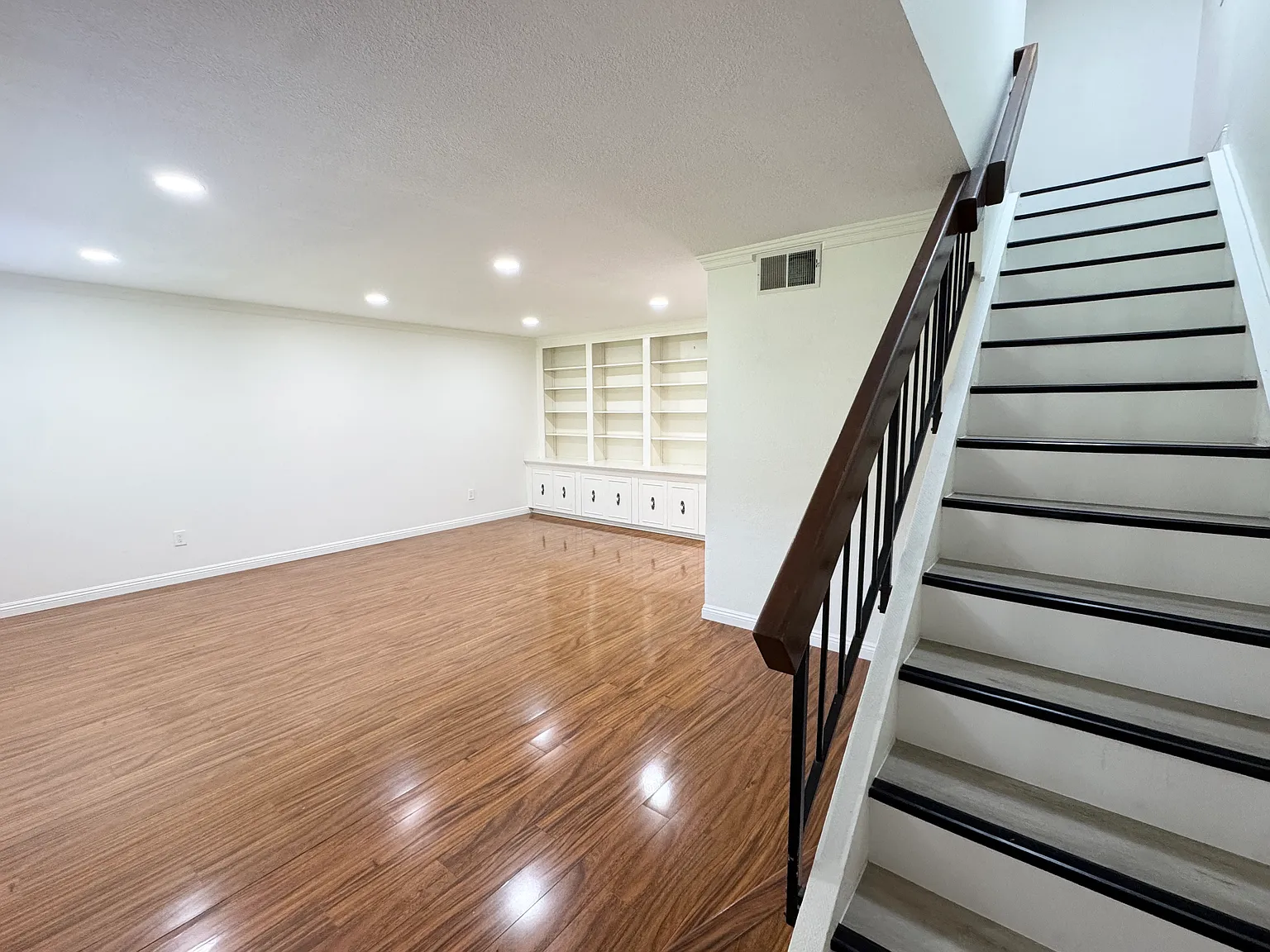 3 bed, 2.5 bath, 1496 sqft, $3,850 — Photo 3