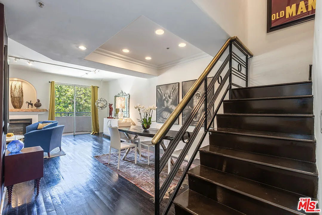 2 bed, 2.5 bath, 1424 sqft, $5,000 — Photo 2