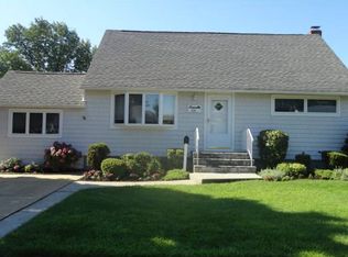 376 N Kentucky Ave, Massapequa, NY 11758