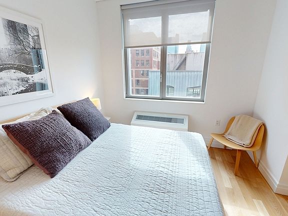3rd image of 550 W 54th St #1052