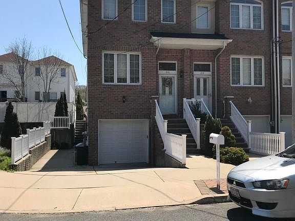 3rd image of 216 Sneden Ave