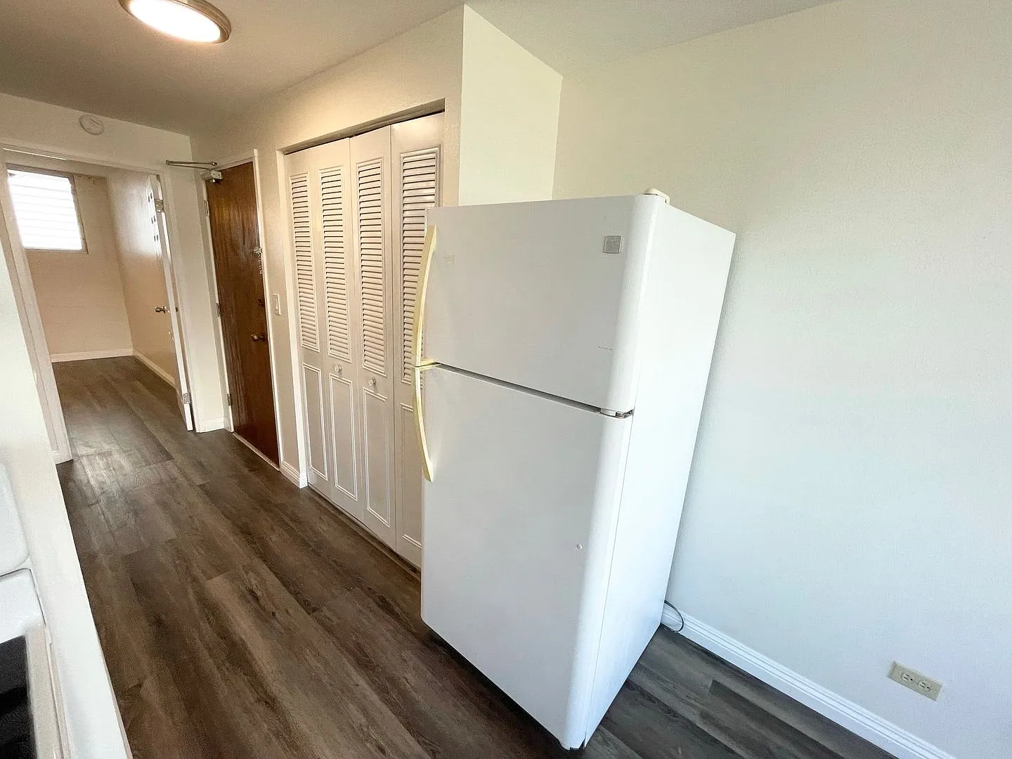Available now! 1 bed 1 bath 1 parking at Aloha Lani in Waikiki! — Photo 3