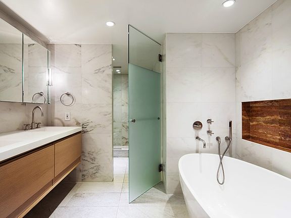 5th image of 121 W 20th St APT 5E
