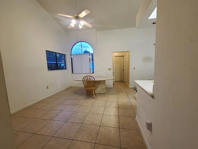 2842 SW 38th Pl — Photo 4