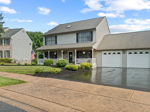 2nd image of 1221 Cheshire Ln