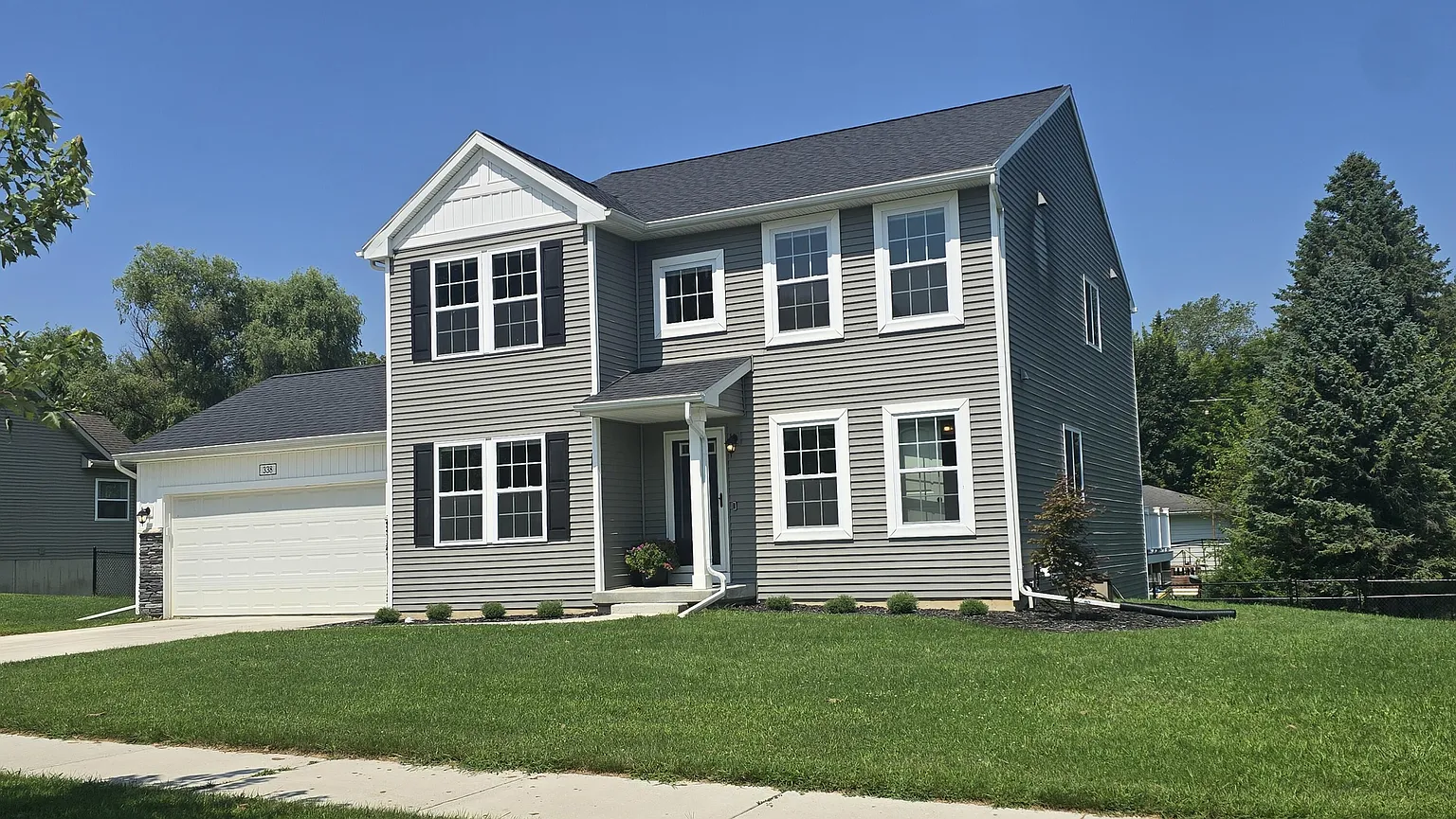 338 Baker St photo 1
