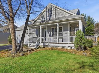 2711 Snowdrift Cir E, Maplewood, MN 55119