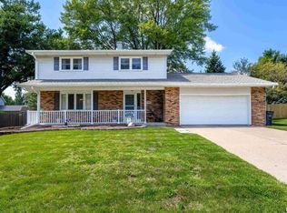 1900 Valley Vista Dr, Bettendorf, IA 52722