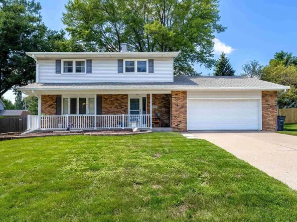 1900 Valley Vista Dr, Bettendorf, IA 52722