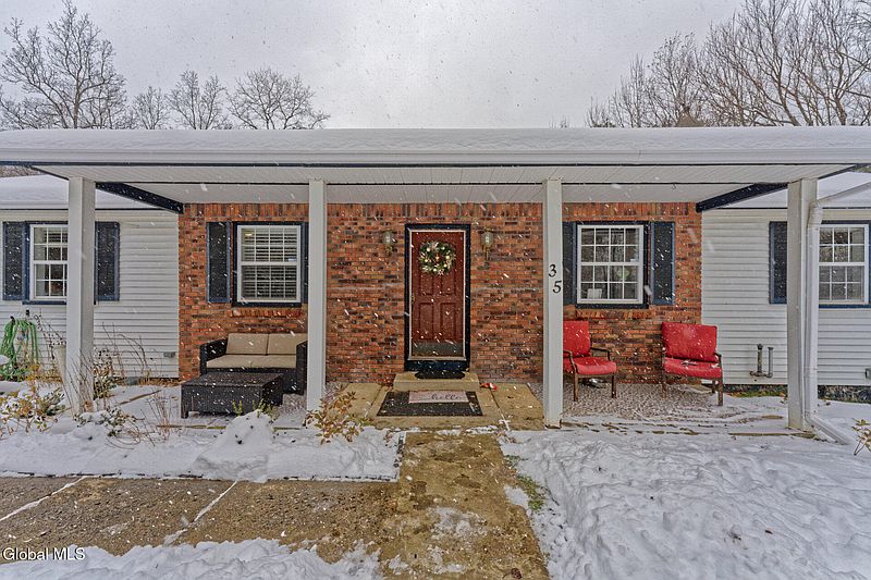 4th image of 35 Pinewood Way