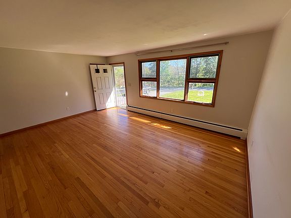 4th image of 1615 Maple Hill Rd
