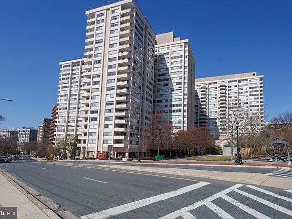 2nd image of 4515 Willard Ave APT 801S
