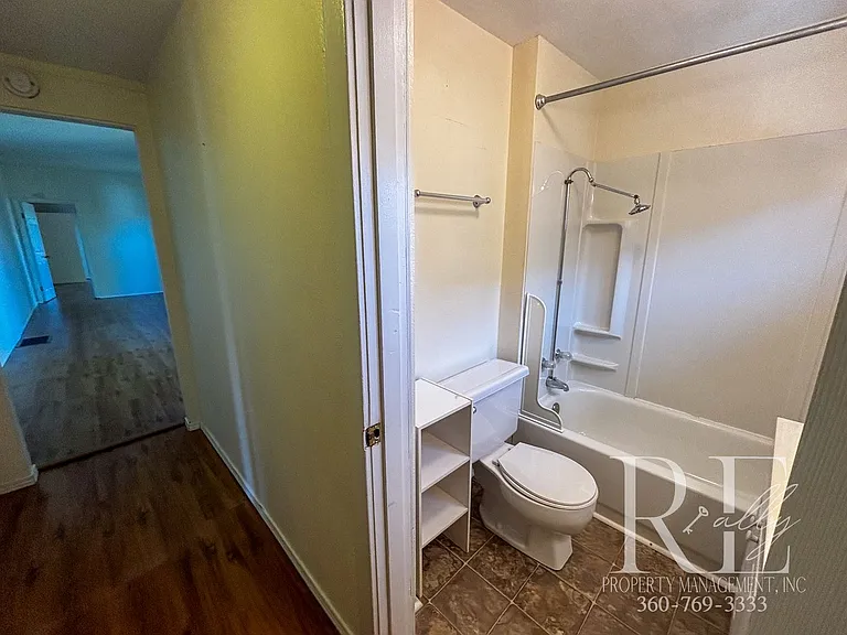 1215B Burwell St — Photo 9