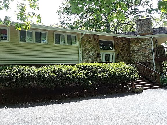 2nd image of 3180 Laurel Dr