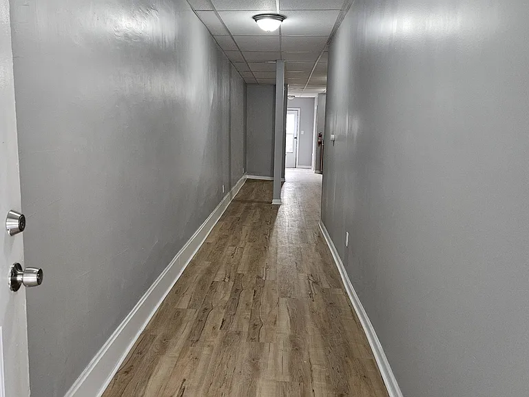 607 W 7th St #1 — Photo 13