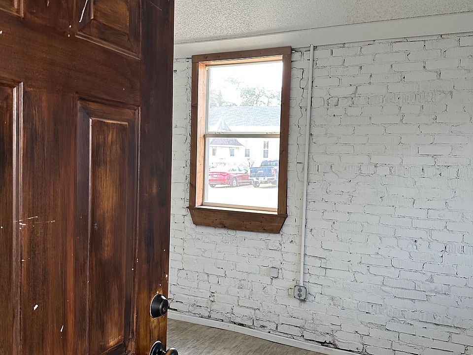 1st image of 138 W Maud Ave #1