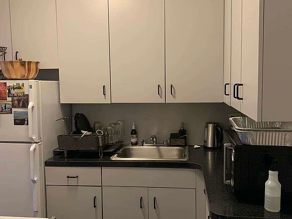 3rd image of 330 E 43rd St APT 802