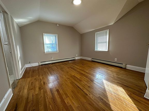 4th image of 17 Orange Ave