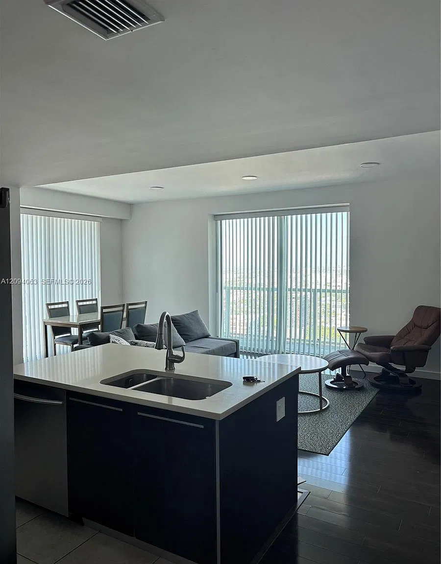Quantum On The Bay Condo — Photo 2