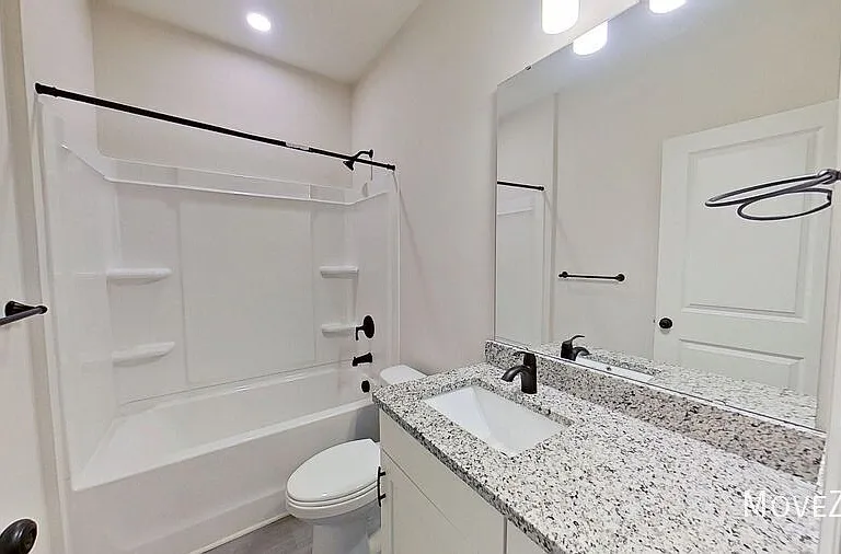 324 Houston St — Photo 27