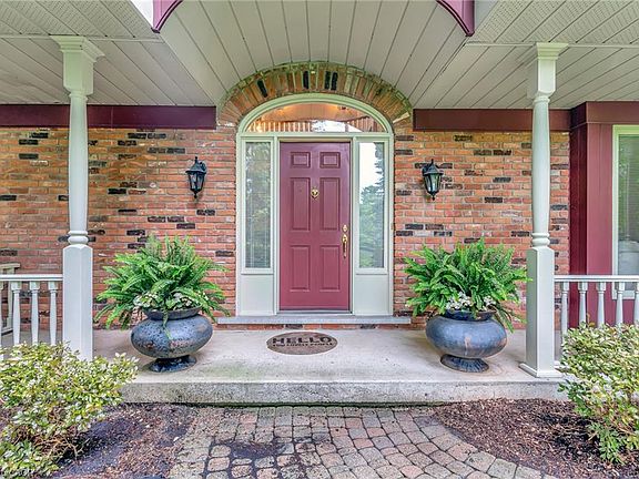 3rd image of 22 Deerpath Ct