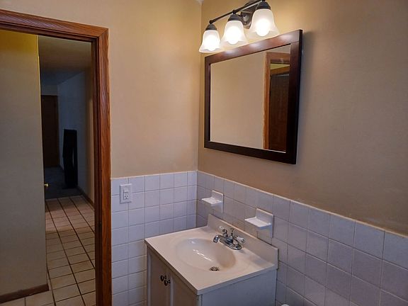 2nd image of 543 40th Ave NE #1